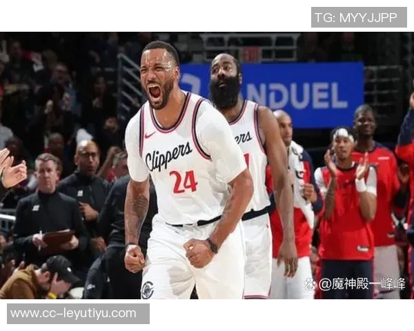 特雷墨菲半场表现抢眼11投6中斩获15分1篮板3抢断展现实力