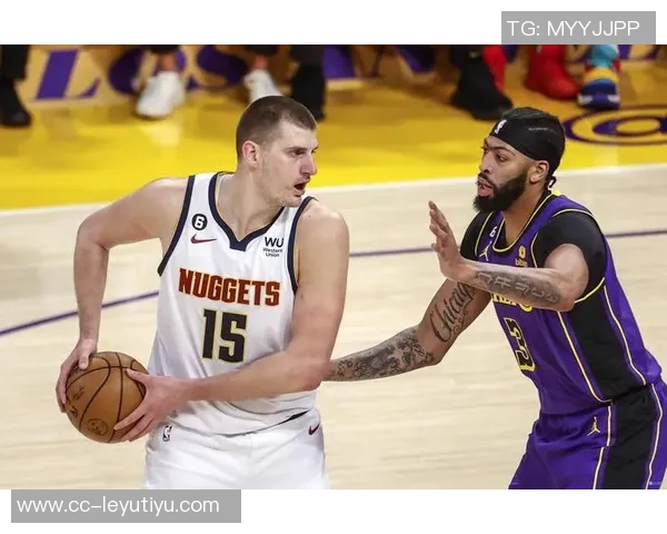 浓眉谈比赛表现:面对包夹我努力传球助队友得分